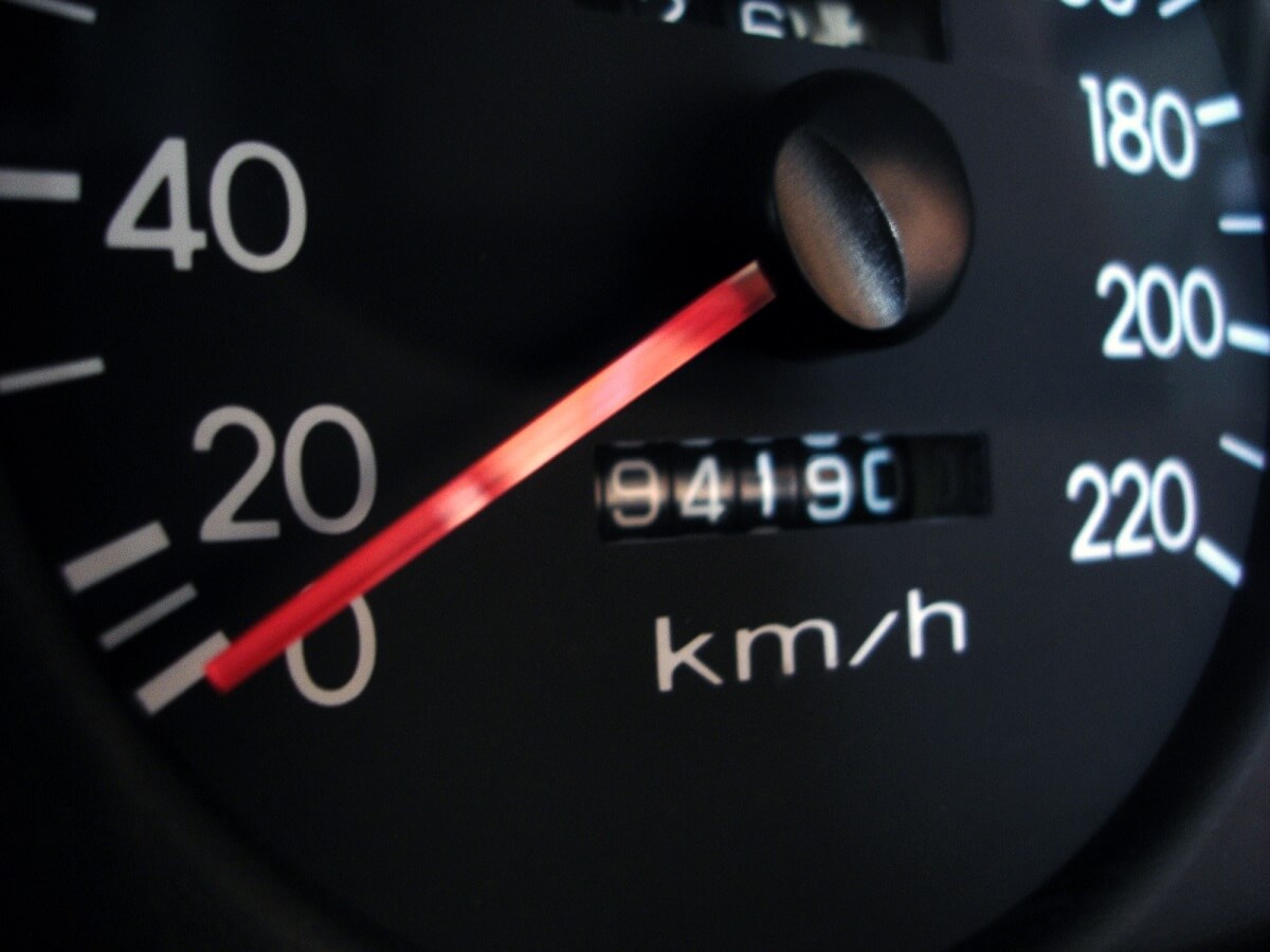 How to Check a Used Car For an Odometer Rollback article header