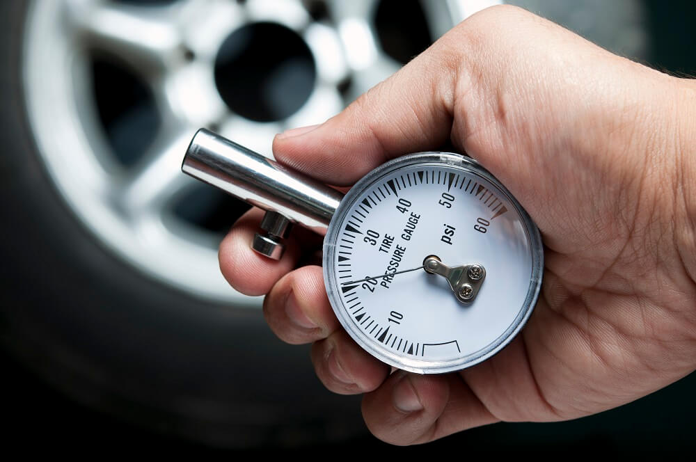 How to Check Your Tire Pressure article header