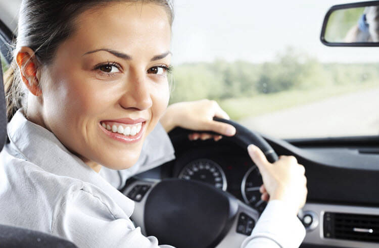 Top 10 Ways to Avoid Driver Distractions article header